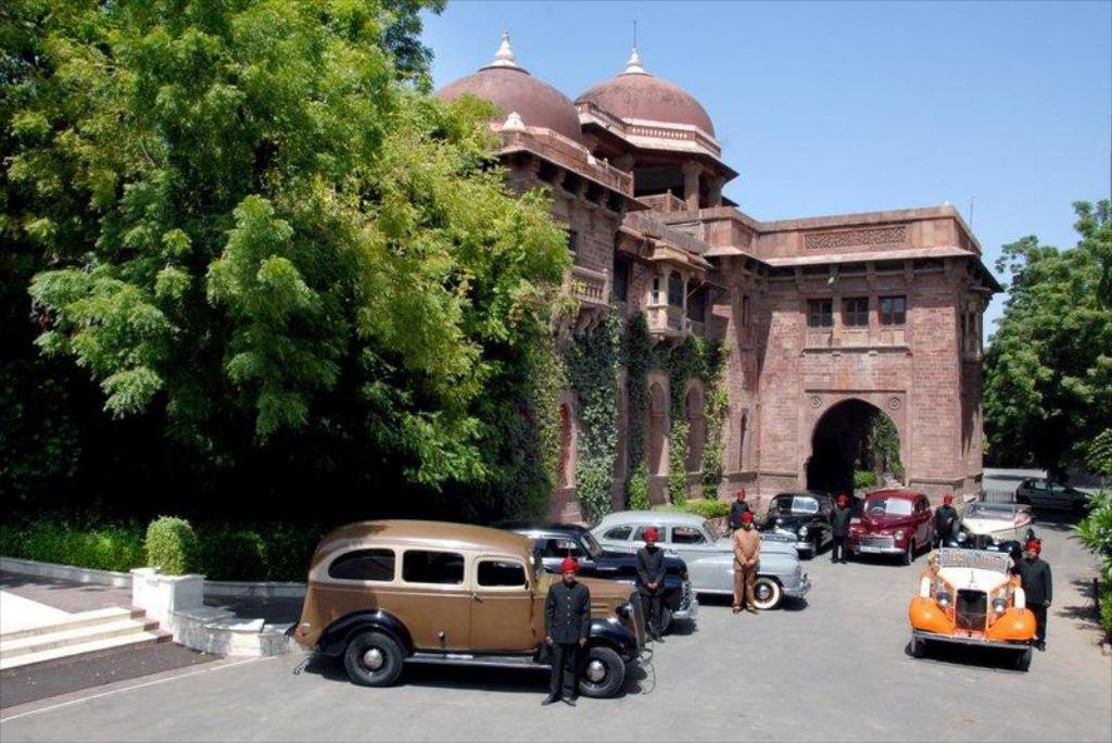 Ajit-Bhawan-palace.jpg