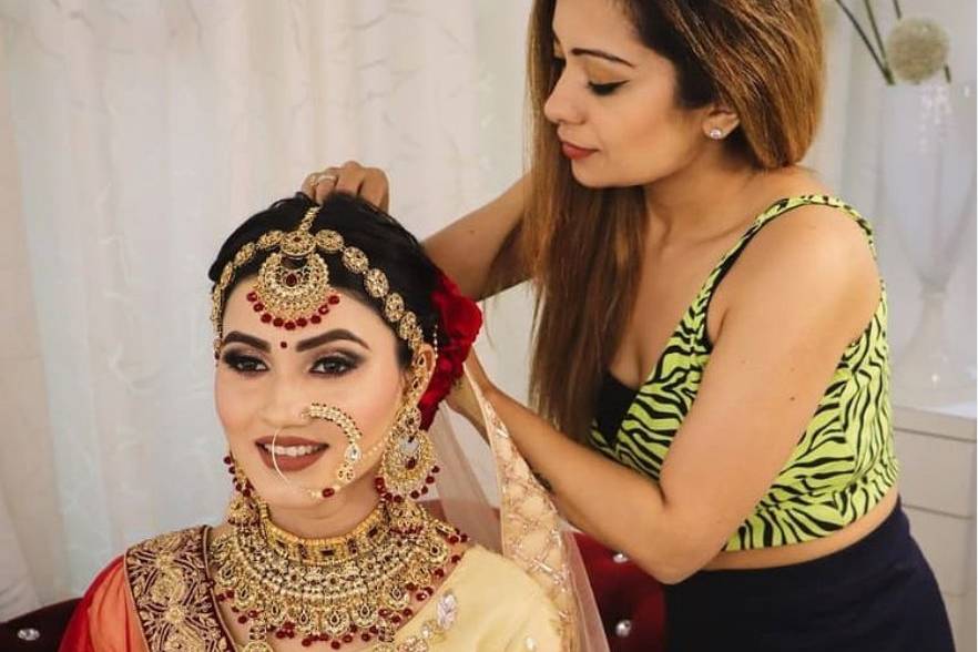 Top 20 Makeup Artist in Hyderabad: Makeovers by Lavanya